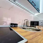 Modern & Stylish - Art Atelier 아파트