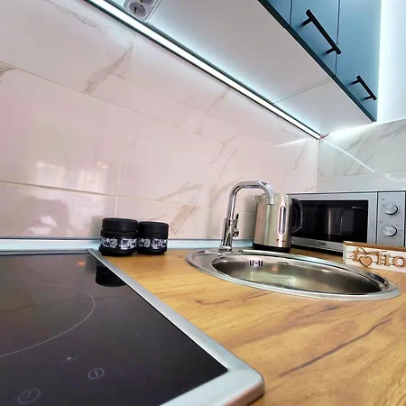 Modern & Stylish - Art Atelier Apartment