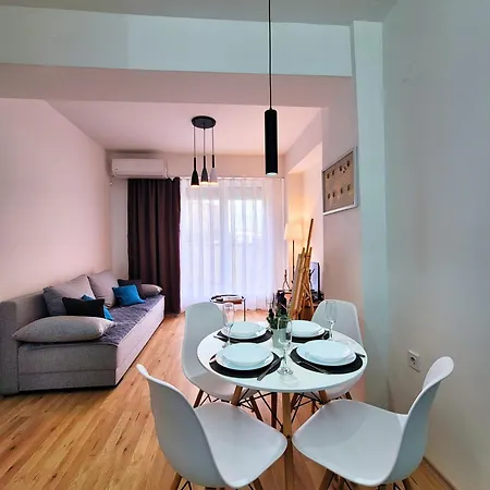 Modern & Stylish - Art Atelier