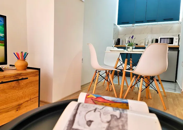 Modern & Stylish - Art Atelier Апартаменти