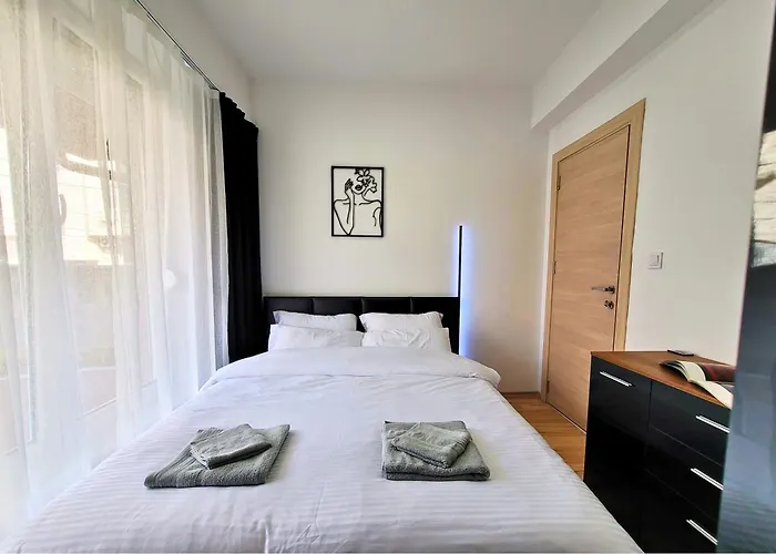 Modern & Stylish - Art Atelier